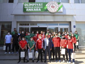 Bakan Kasapoğlu’ndan Olimpik ve Paralimpik sporculara bayram ziyareti