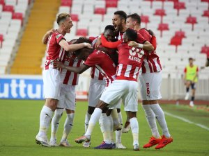 Süper Lig: D.G. Sivasspor: 2 - Kasımpaşa: 1 (Maç sonucu)