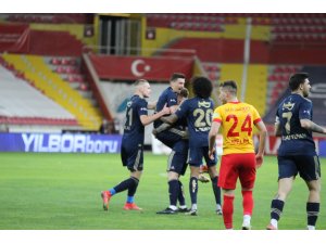 Süper Lig: Kayserispor: 1 - Fenerbahçe: 2 (Maç sonucu)