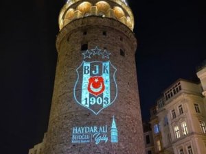 Galata Kulesi’ne Beşiktaş arması yansıtıldı