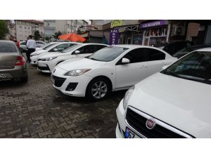 Fiyatları anormal şekilde artan ikinci el otomobiller elde kalıyor