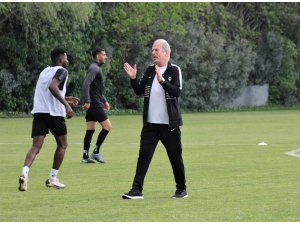 Mustafa Denizli: ”Rövanşa da aynı duygularla hazırlanacağız”