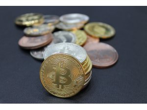 Bitcoin’de sert düşüş sürüyor