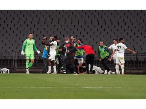 Süper Lig’e çıkan Altay kupasını kaldırdı