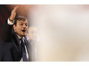 Ergin Ataman, Euroleague’i kazanan ilk Türk başantrenör oldu