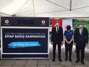 Bakan Gül, ‘Bir Kitap Bir Umut’ kampanyasındaki ilk kitap bağışını Ankara Adliyesi’nden başlattı