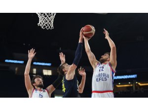 Anadolu Efes, seride 2-0 öne geçti