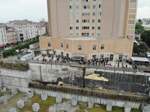 İstanbul’daki hastanede aşı yoğunluğu drone ile havadan görüntülendi