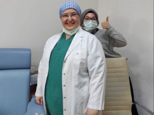 Bakan Koca, 40 milyonuncu aşıyı yapan doktoru paylaştı