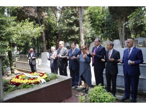 Ali Sami Yen ve Metin Oktay kabri başında anıldı