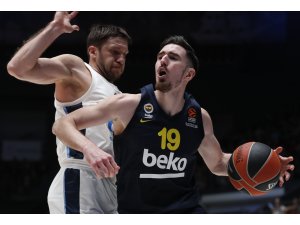 Nando De Colo 1 yıl daha Fenerbahçe’de