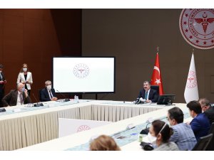 Bakan Koca: “Cumadan itibaren 18 yaşından gün almış olan herkes randevu alabilir olacak”