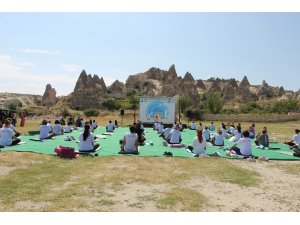 Hindistanlılar Uluslararası Yoga Günü’nü Kapadokya’da kutladı