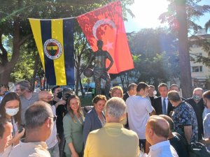 Kadıköy’de Can Bartu heykeli törenle açıldı