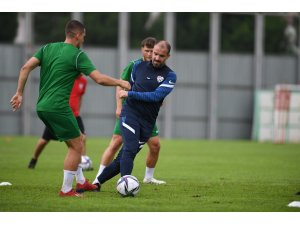 Bursaspor Teknik Direktörü Mustafa Er ve yardımcısı Batalla’dan özel ders