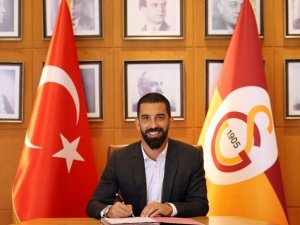 Arda Turan 1 yıl daha Galatasaray’da