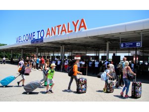 Antalya Havalimanı’nda tarihi yoğunluk