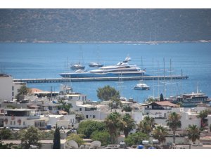 Lüks yatlar Bodrum’a gelmeye başladı