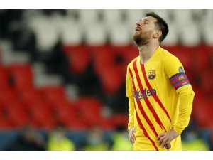 Lionel Messi, Barcelona’da kaldı