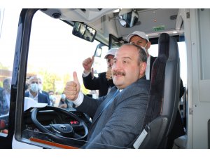 Yüzde 100 yerli ve elektrikli otobüsü Bakan Varank sürerek Samsun’a getirdi