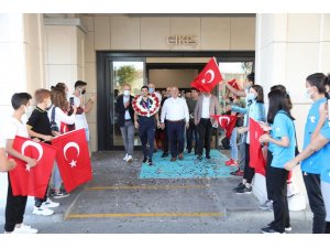 Olimpiyatlarda tarih yazan Eray Şamdan yurda döndü