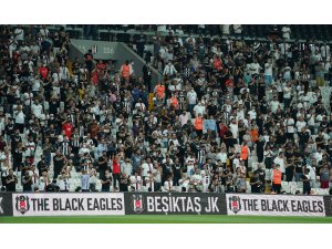 Beşiktaş, 526 gün sonra taraftarıyla buluştu