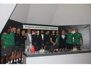 Bursaspor yeni transferleri için toplu imza töreni düzenledi