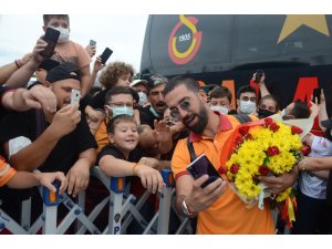 Galatasaray kafilesi coşkuyla karşılandı