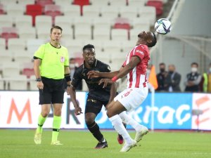 Süper Lig: DG Sivasspor: 0 - İH Konyaspor: 0 (İlk yarı)