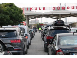 Kapıkule Sınır Kapısı’nda gurbetçi yoğunluğu sürüyor