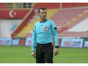 Sivasspor - Göztepe maçını Burak Şeker yönetecek