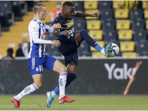 UEFA Avrupa Ligi: HJK Helsinki: 1 - Fenerbahçe: 2 (İlk yarı)