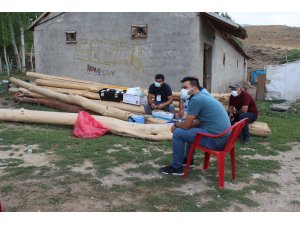 Sağlık ekibi kapı kapı dolaşıp aşı yaptı