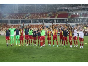 Yeni Malatyaspor’dan galibiyet kutlaması