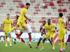 Süper Lig: D.G. Sivasspor: 1 - Göztepe: 0 (İlk yarı)