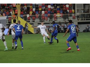 Süper Lig: Altay: 0 - Fenerbahçe: 0 (İlk yarı)