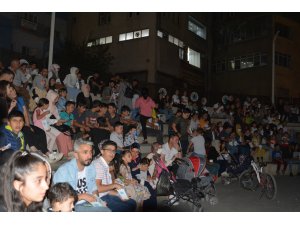 Hakkari’de açık hava sineme günlerine yoğun ilgi