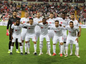 Sivasspor’da 11 futbolcu geldi, 8 gitti