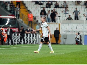 Süper Lig: Beşiktaş: 2 - Yeni Malatyaspor: 0 (İlk yarı)