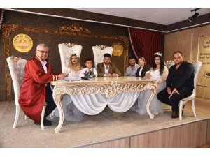 5 dakika arayla evlenen kuzenler birbirlerine nikah şahidi oldu