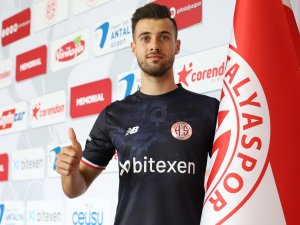 Genç kaleci Ataberk Dadakdeniz FTA Antalyaspor’da