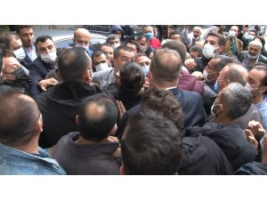 Kızı PKK tarafından dağa kaçırılan baba HDP Genel Merkezi önünde