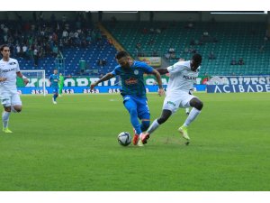 Süper Lig: Çaykur Rizespor: 0 - Altay: 1 (İlk yarı)