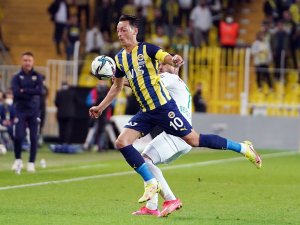 Süper Lig: Fenerbahçe: 1 - GZT Giresunspor: 0 (İlk yarı)