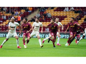 Süper Lig: Galatasaray: 0 - Göztepe: 1 (İlk yarı)