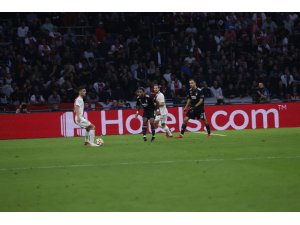 UEFA Şampiyonlar Ligi: Ajax: 2 - Beşiktaş: 0 (İlk yarı)