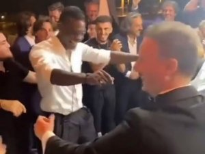 Mario Balotelli’den çiftetelli şovu