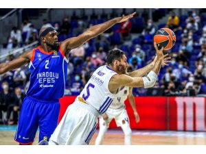 Anadolu Efes, Euroleague’e mağlubiyetle başladı