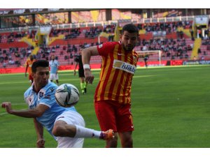 Süper Lig: Kayserispor: 1 - Trabzonspor: 1 (İlk yarı)