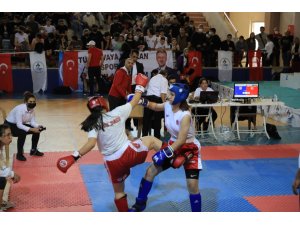 Kick Boks şampiyonasında heyecan başladı